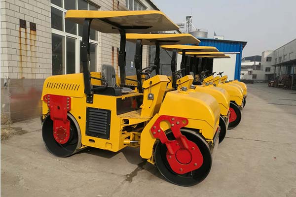 <a href='http://www.kslhk.cn' target='_blank'>壓路機(jī)</a>